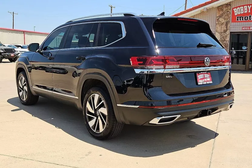 2025 Volkswagen Atlas SEL photo 1