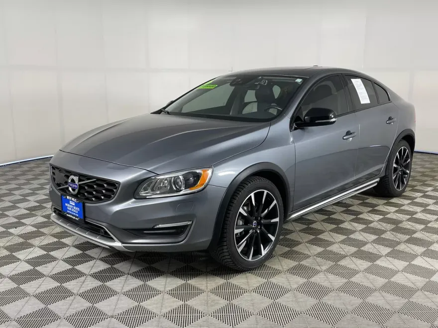 2016 Volvo S60 Cross Country T5 Platinum photo 1