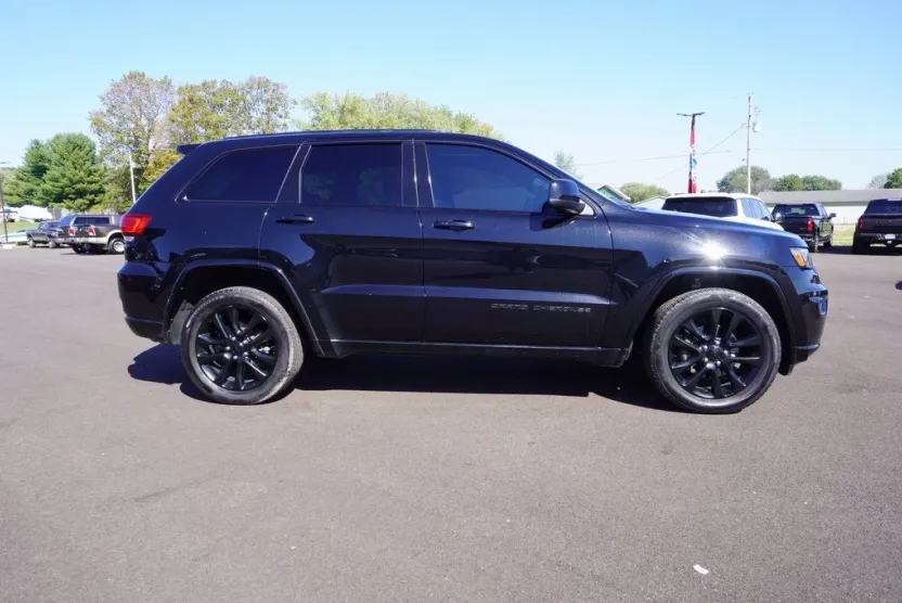 2020 Jeep Grand Cherokee Altitude photo 1