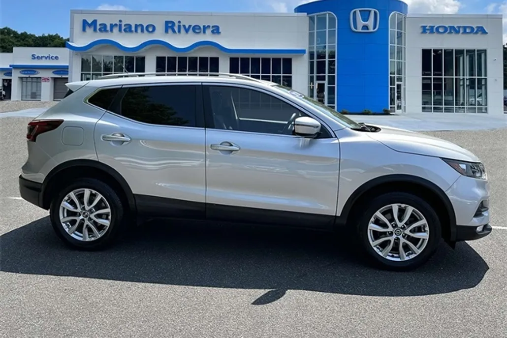 2020 Nissan Rogue Sport SV photo 1