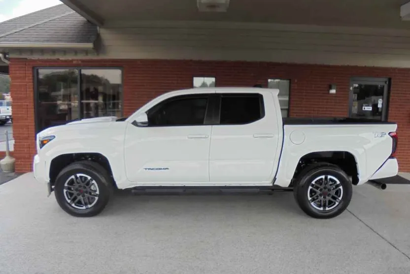 2024 Toyota Tacoma TRD Sport photo 1