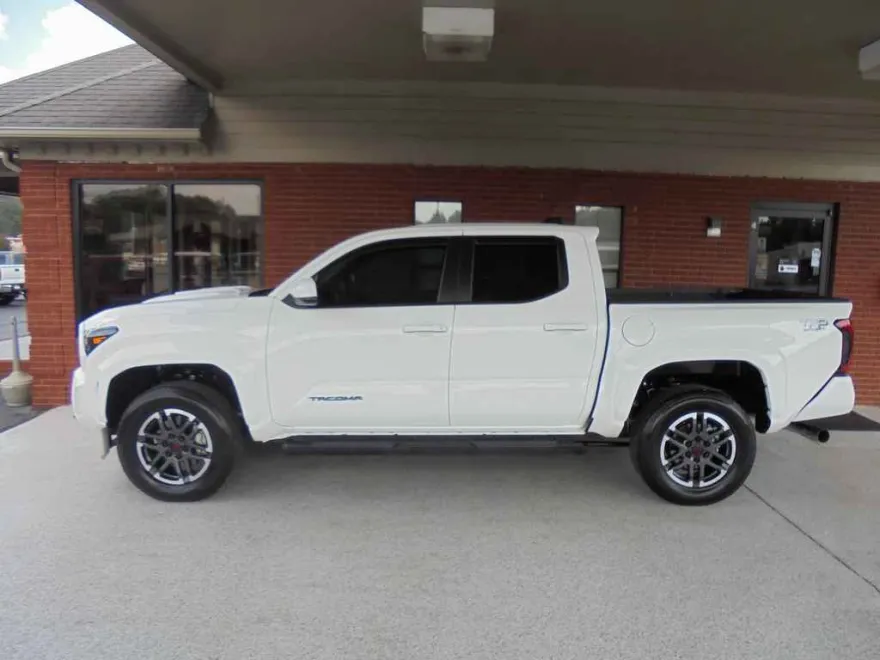 2024 Toyota Tacoma TRD Sport photo 1