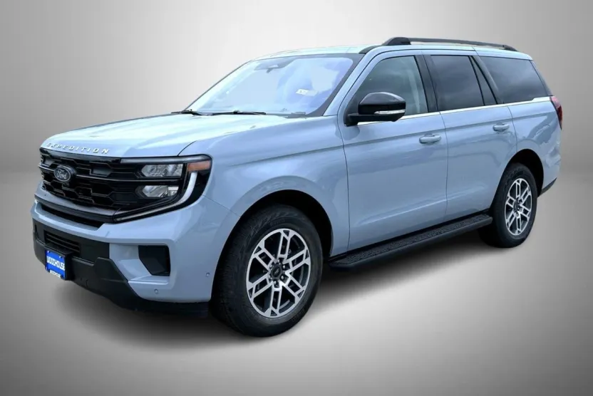 2025 Ford Expedition photo 1
