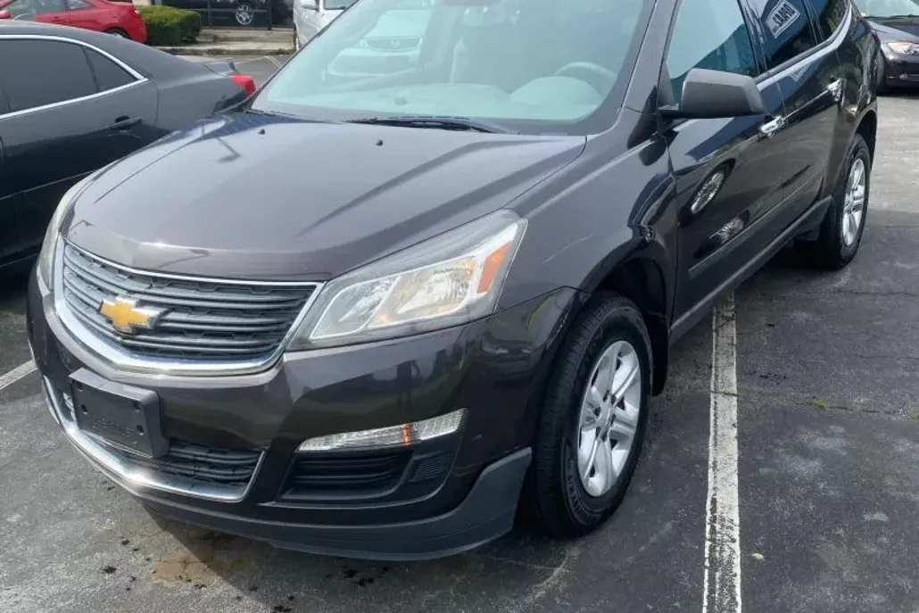 2017 Chevrolet Traverse LS photo 1