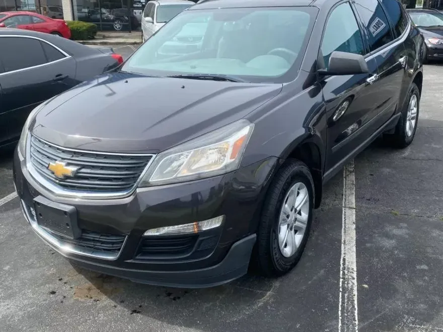 2017 Chevrolet Traverse LS photo 1