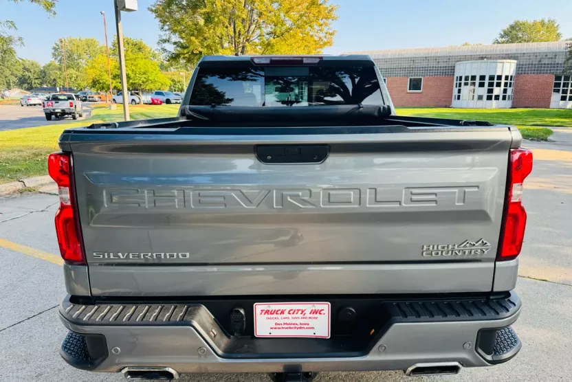 2019 Chevrolet Silverado High Country photo 1