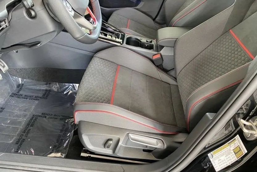 2025 Volkswagen Golf GTI SE photo 1
