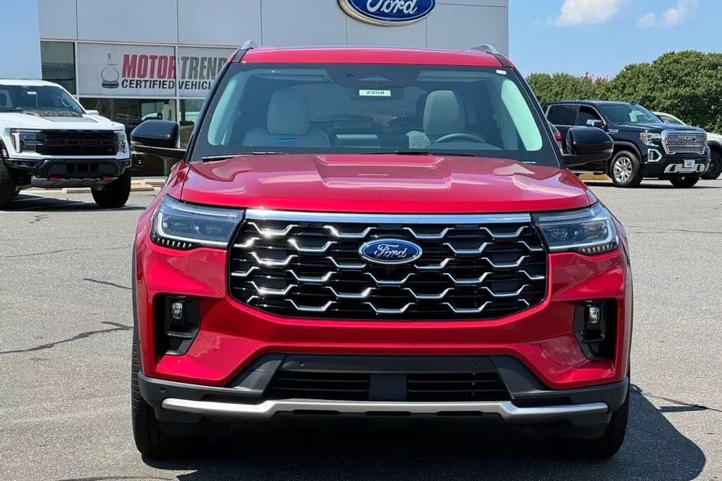 2025 Ford Explorer Platinum photo 1
