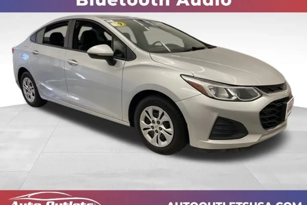 2019 Chevrolet Cruze LS photo 1