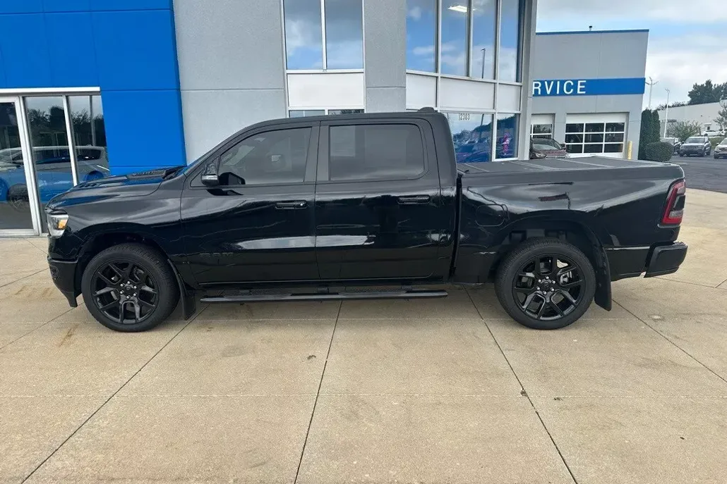 2022 Ram 1500 Sport photo 1