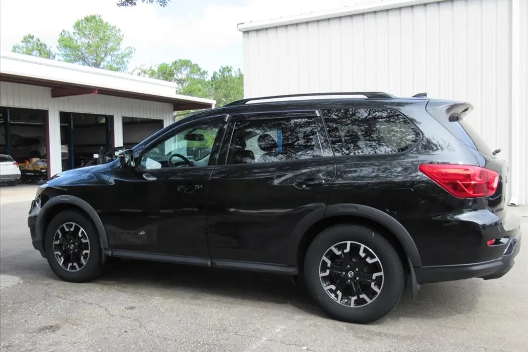 2020 Nissan Pathfinder SV photo 1