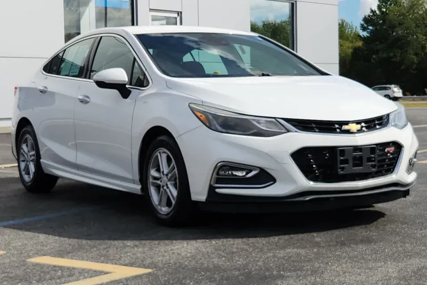2016 Chevrolet Cruze Premier photo 1
