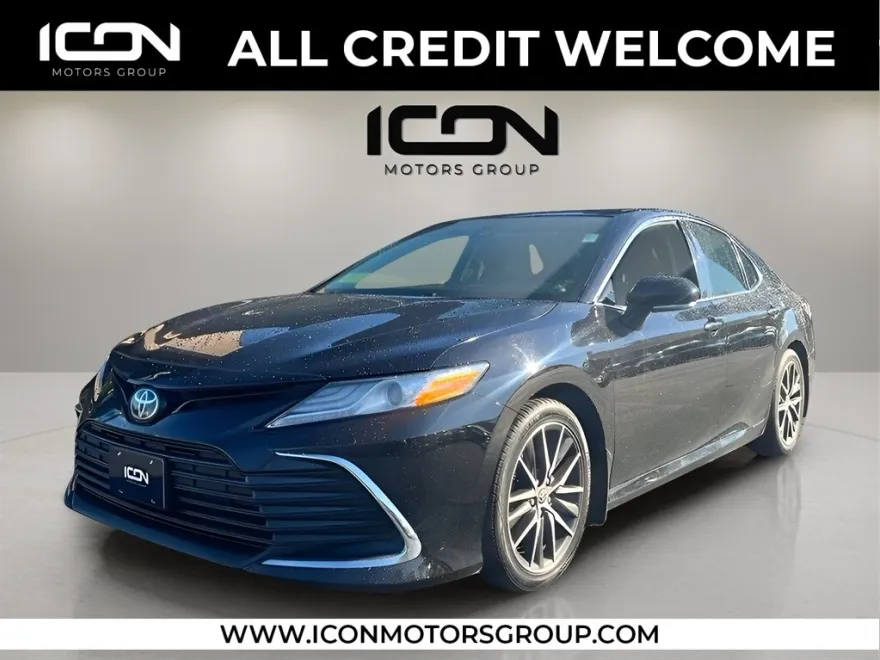 2021 Toyota Camry XLE photo 1