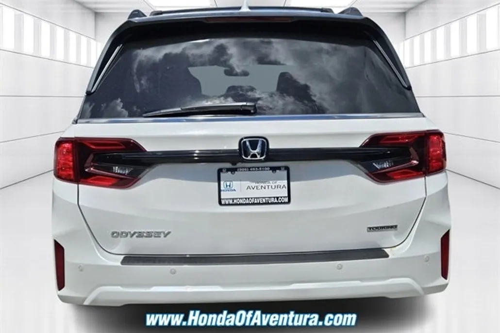 2026 Honda Odyssey Touring photo 1
