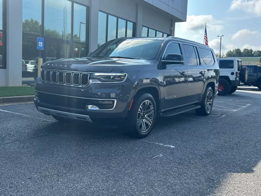 2024 Jeep Wagoneer L Series II photo 1