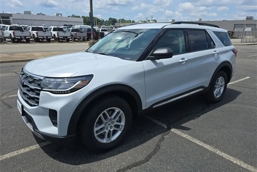 2025 Ford Explorer Sport photo 1