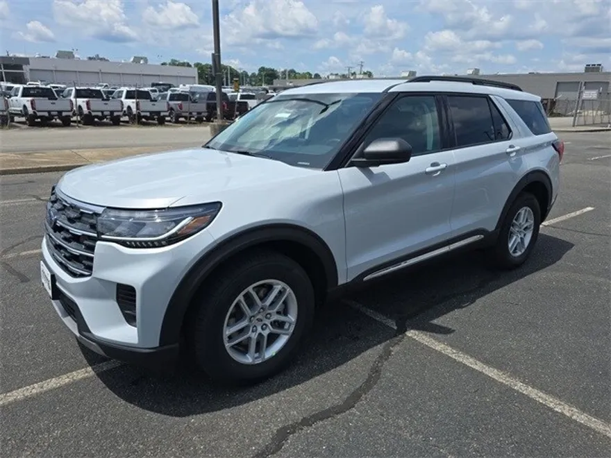 2025 Ford Explorer Sport photo 1