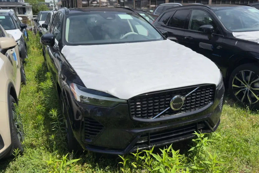 2025 Volvo XC60 Hybrid T8 Plus photo 1