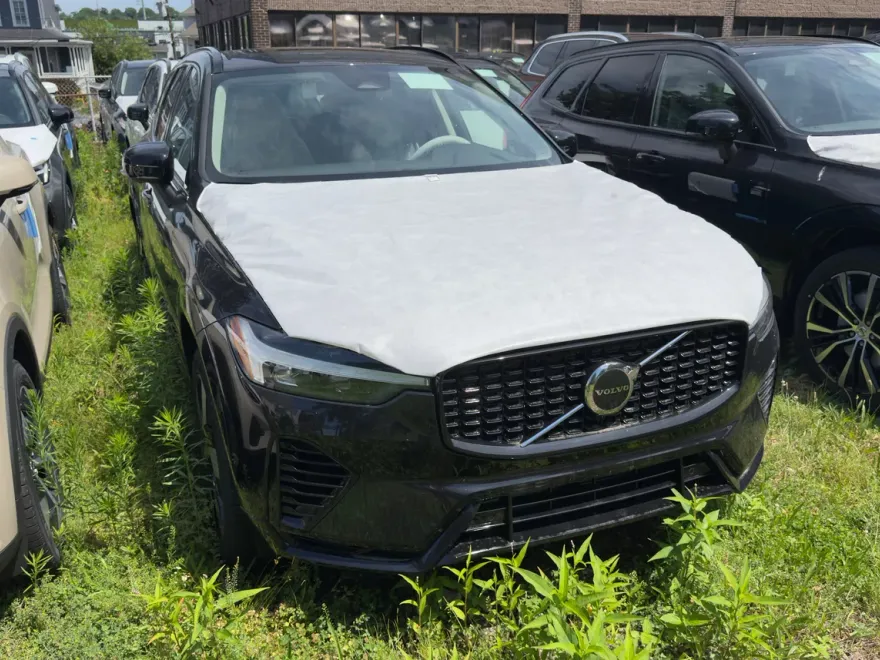 2025 Volvo XC60 Hybrid T8 Plus photo 1