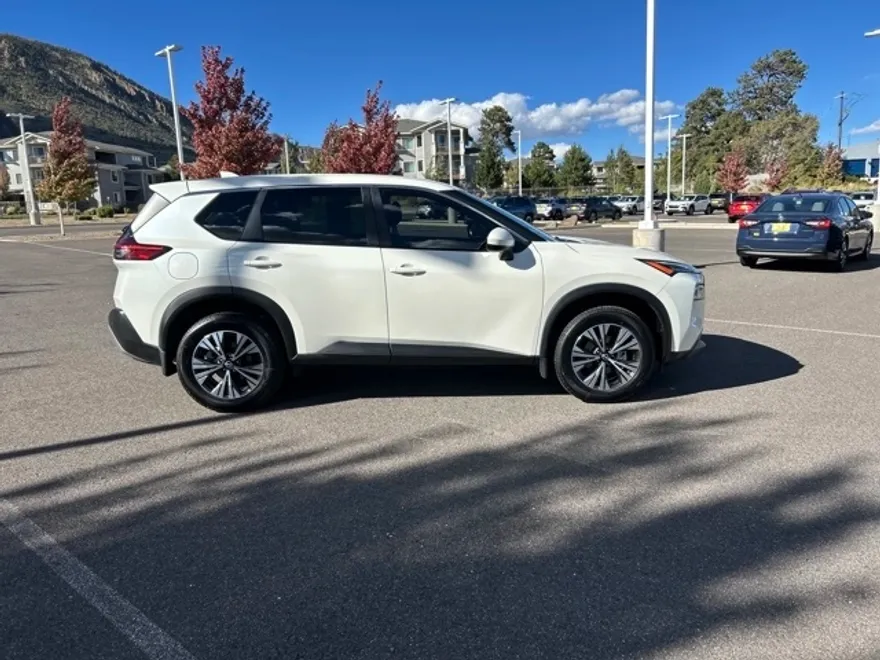 2023 Nissan Rogue SV photo 1