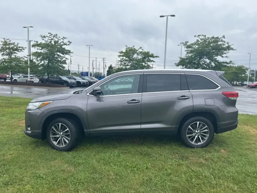2019 Toyota Highlander XLE photo 1