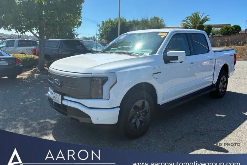 2023 Ford F-150 Lightning Lariat photo 1