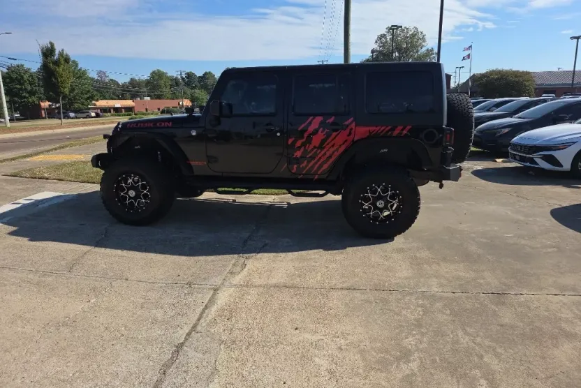 2015 Jeep Wrangler Unlimited Rubicon photo 1