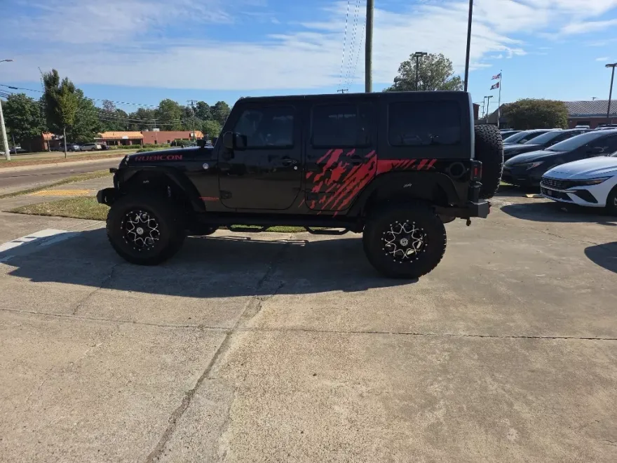 2015 Jeep Wrangler Unlimited Rubicon photo 1