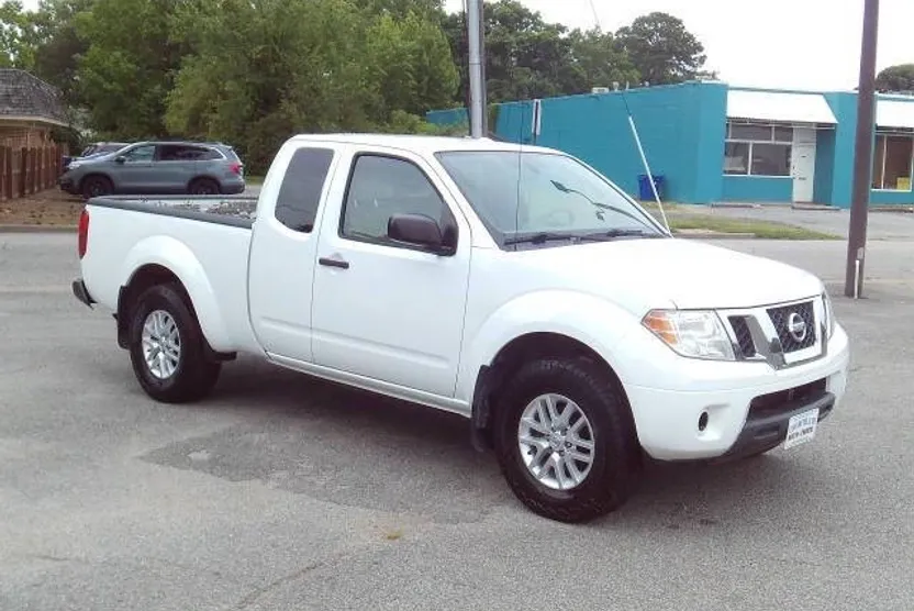 2017 Nissan Frontier SV photo 1