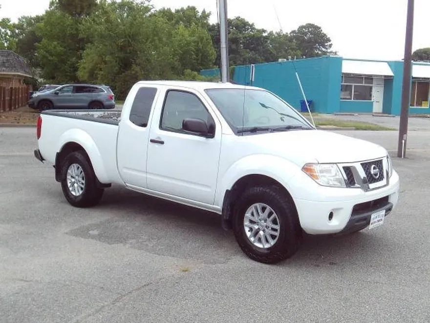 2017 Nissan Frontier SV photo 1