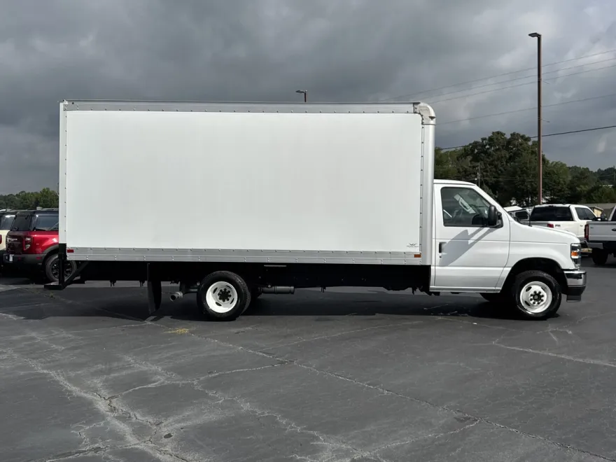 2025 Ford E-450 photo 1