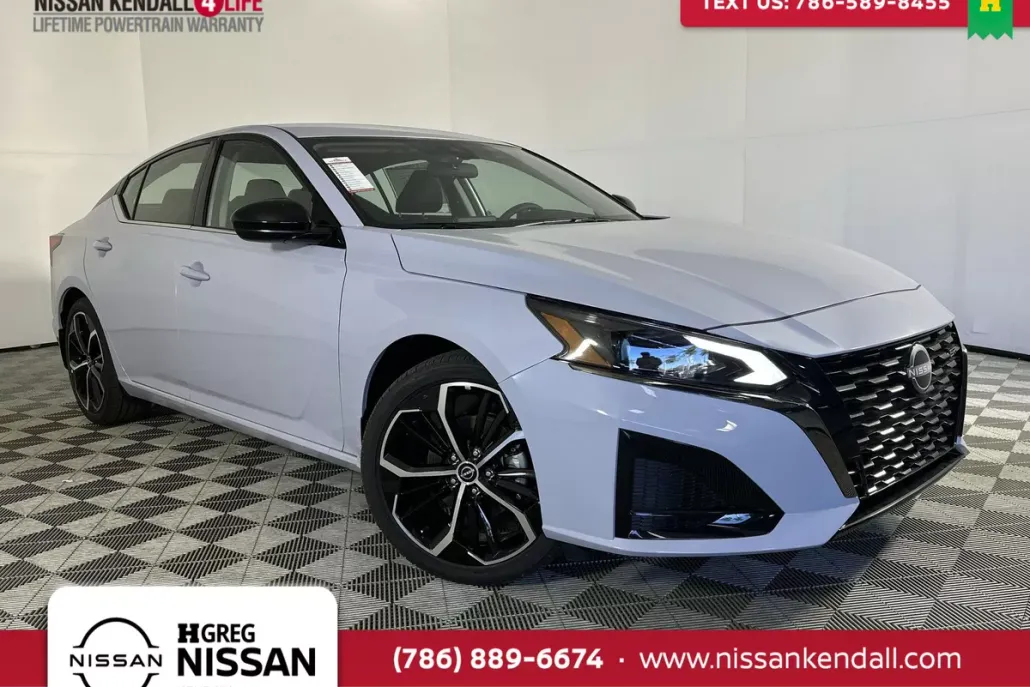 2025 Nissan Altima SR photo 1
