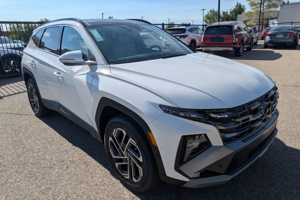 2025 Hyundai Tucson Limited photo 1