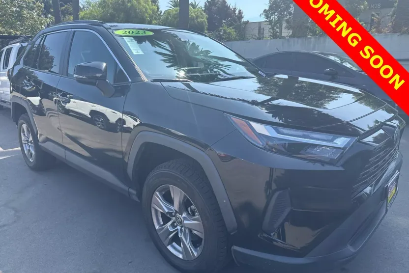 2023 Toyota RAV4 XLE photo 1
