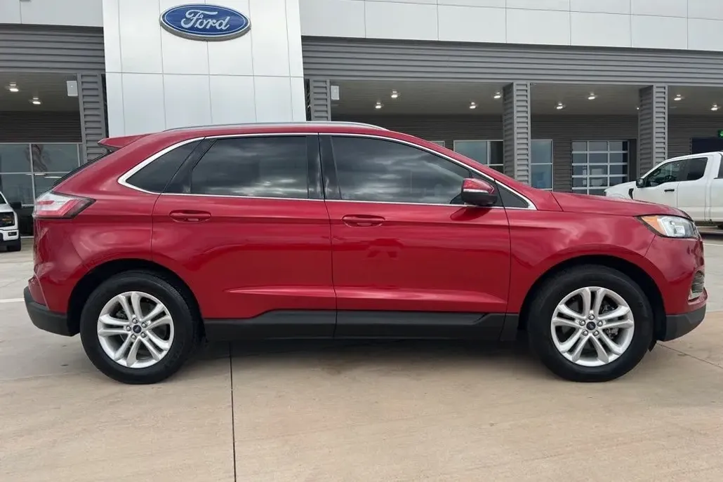 2020 Ford Edge SEL photo 1