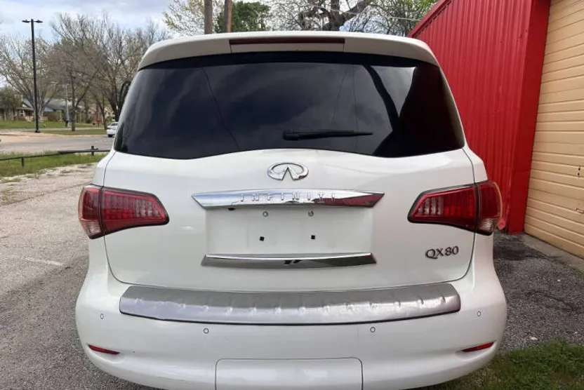2016 Infiniti QX80 photo 1