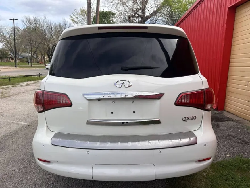 2016 Infiniti QX80 photo 1