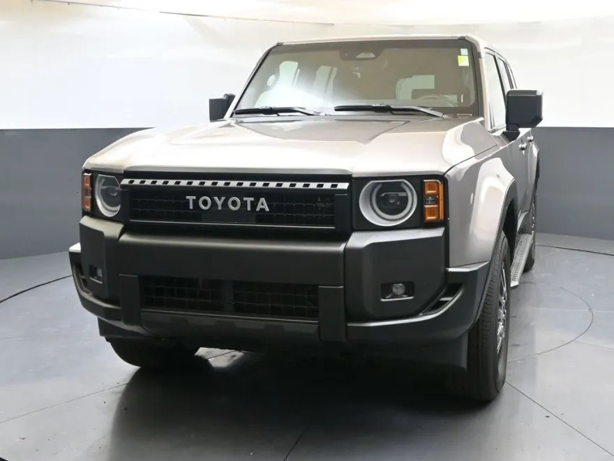 2025 Toyota Highlander Hybrid photo 1