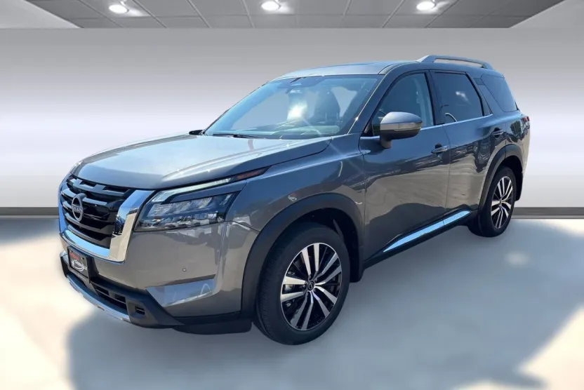 2025 Nissan Pathfinder Platinum photo 1