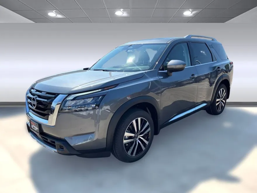 2025 Nissan Pathfinder Platinum photo 1