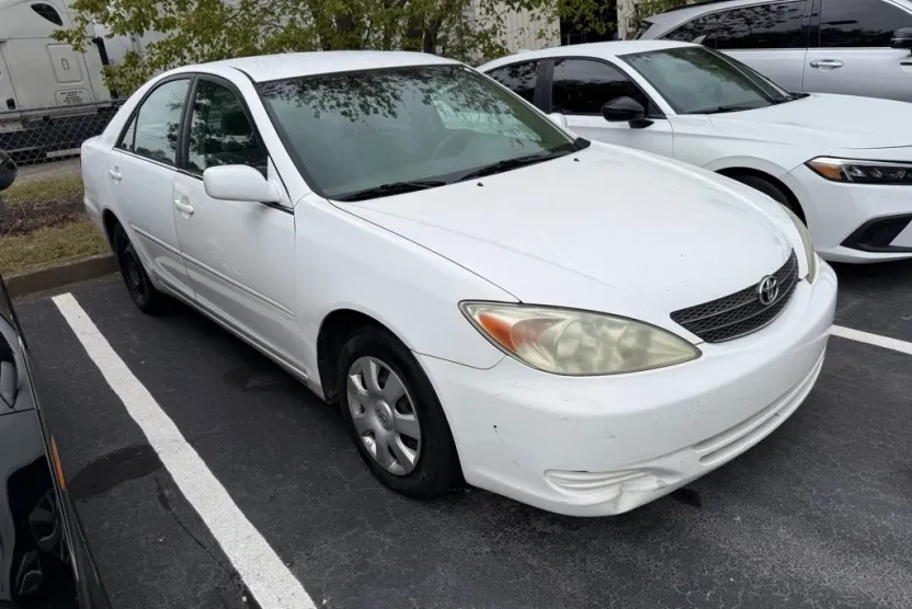 2004 Toyota Camry LE photo 1