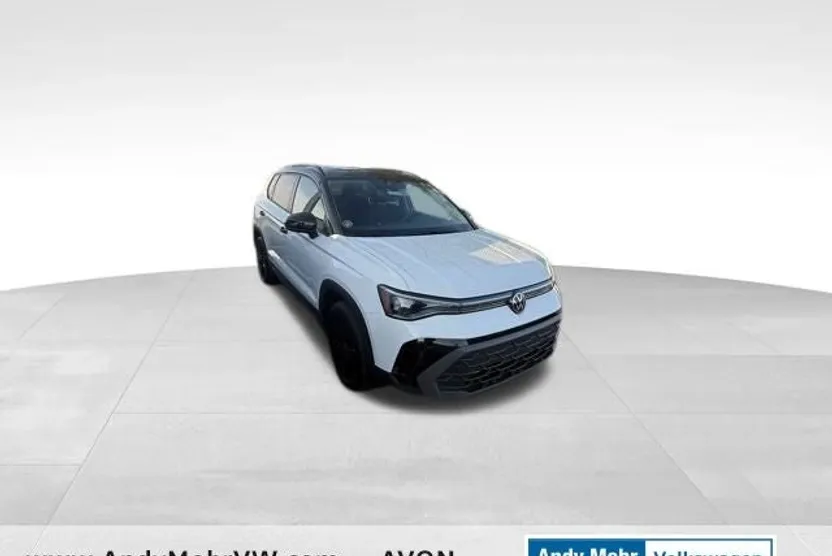 2025 Volkswagen Taos SE photo 1