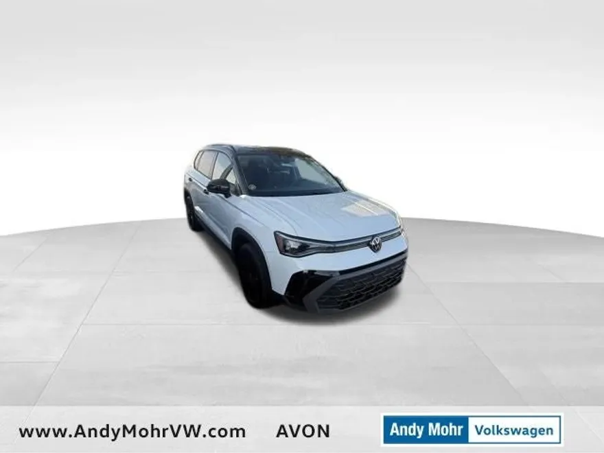 2025 Volkswagen Taos SE photo 1