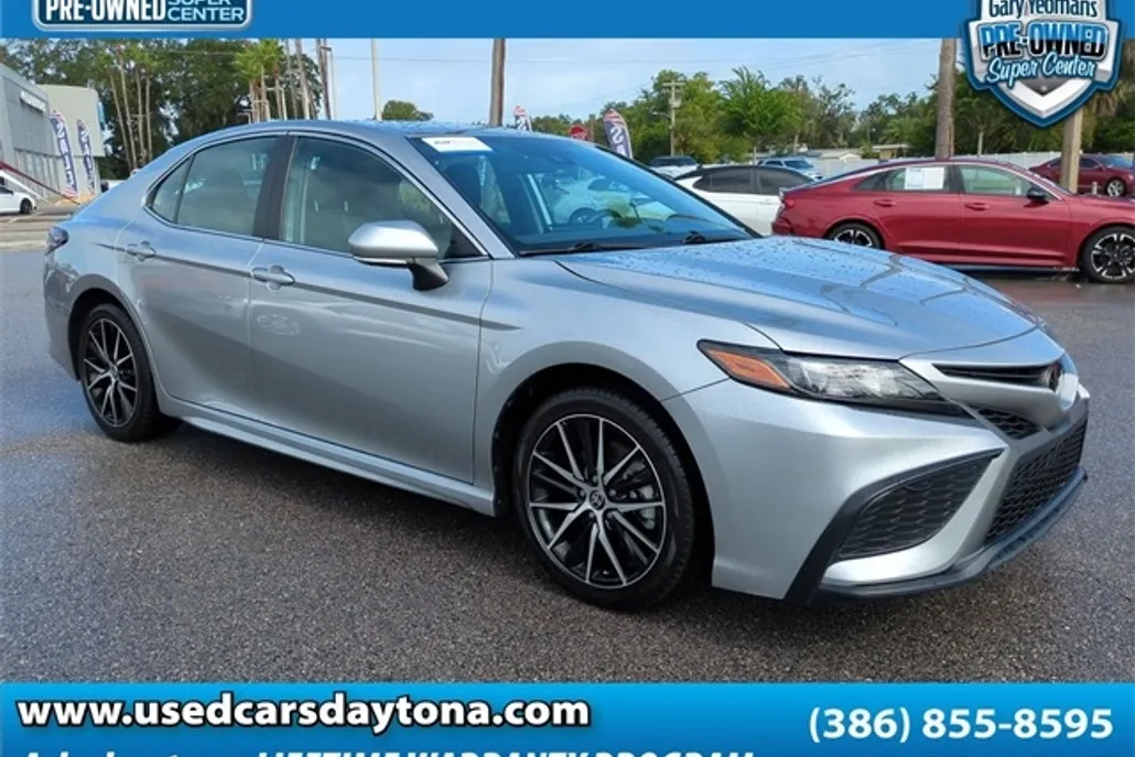 2024 Toyota Camry SE photo 1