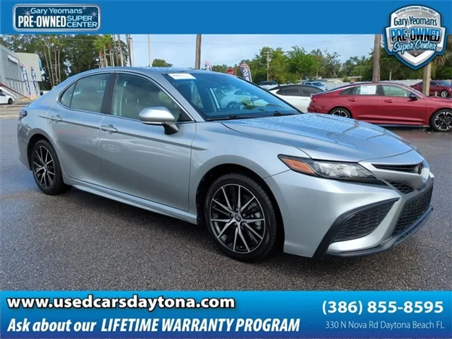 2024 Toyota Camry SE photo 1