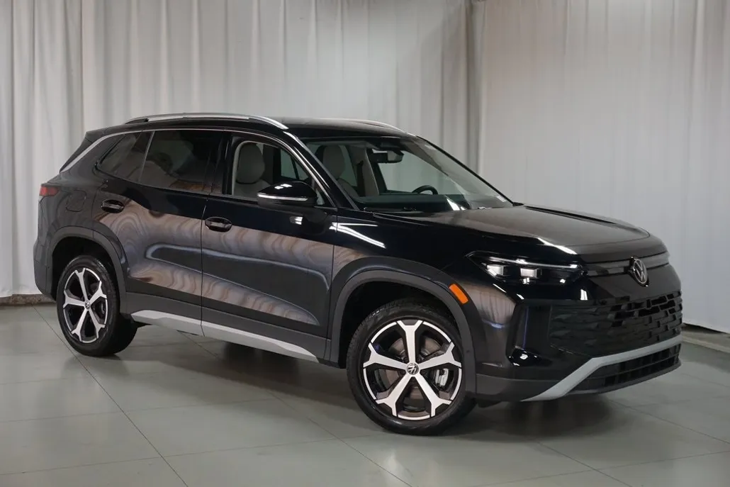 2025 Volkswagen Tiguan SE photo 1