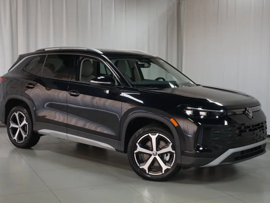 2025 Volkswagen Tiguan SE photo 1
