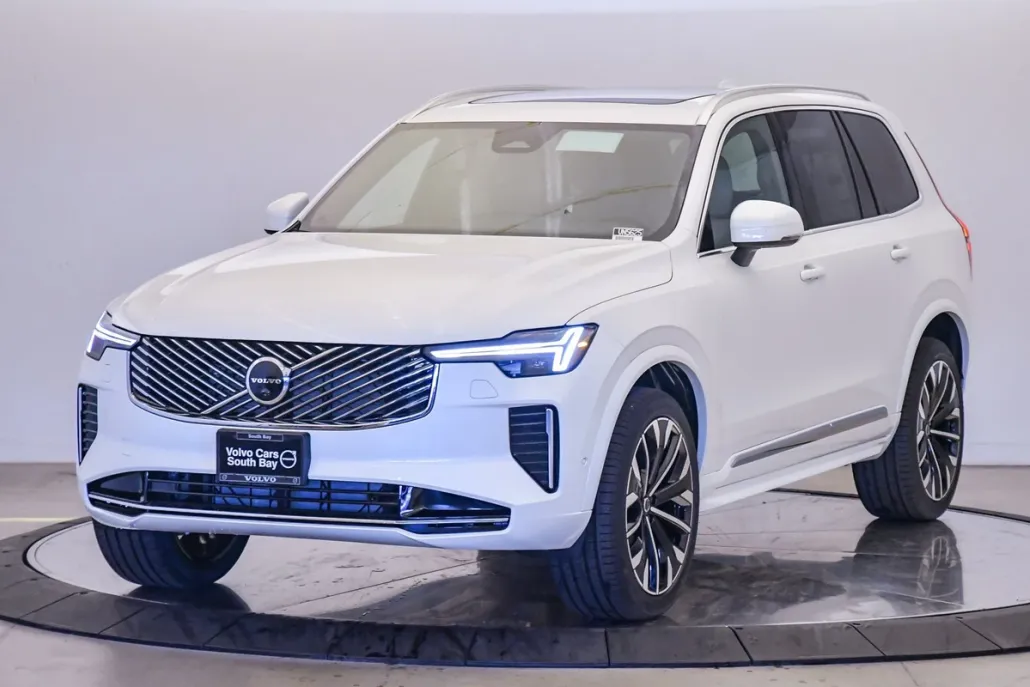 2026 Volvo XC90 AWD Plus photo 1