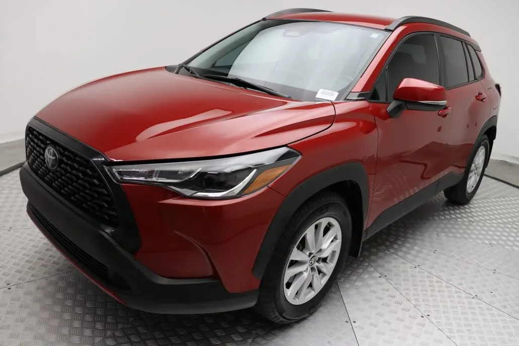 2023 Toyota Corolla Cross LE photo 1
