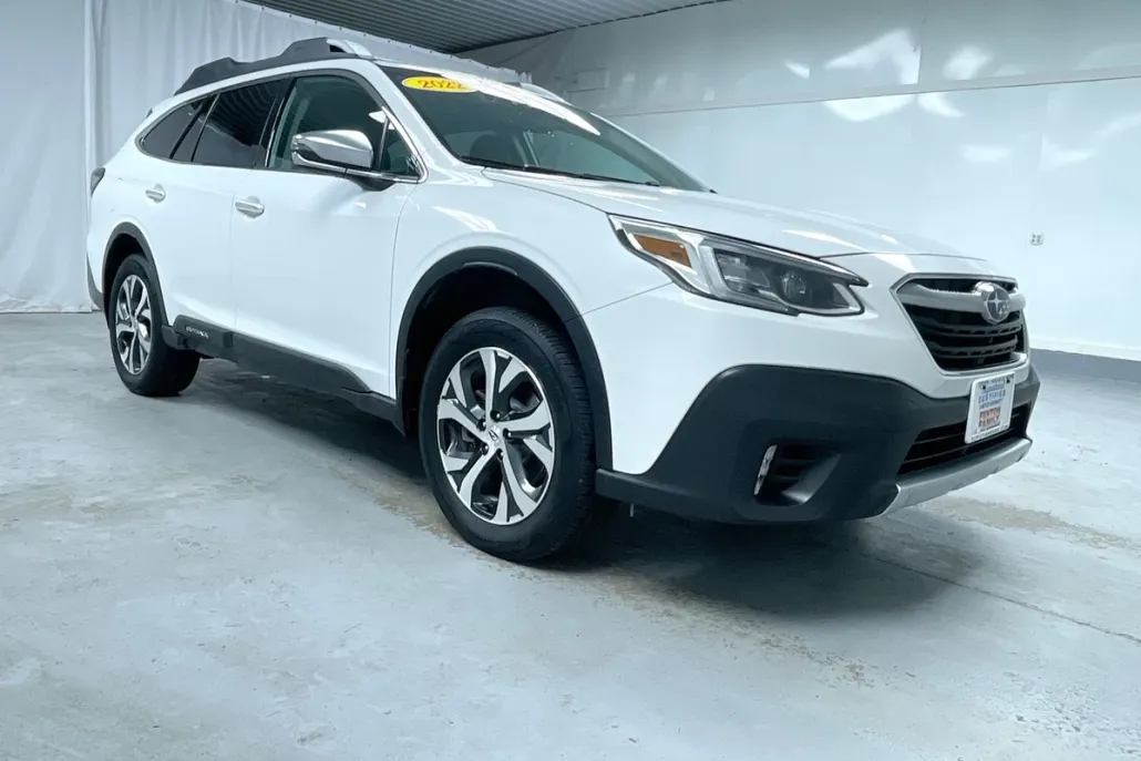 2022 Subaru Outback Touring photo 1